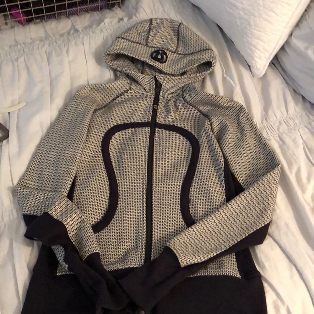 Lululemon Scooba Hoodie like new size 6